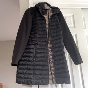 Nuage packable jacket in black size large.